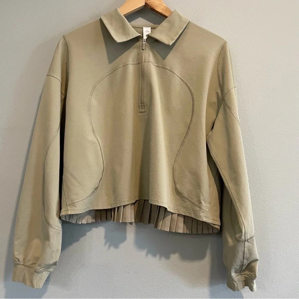 Lululemon Women's Golf 1/4 Zip Pullover Back Pleated 10 - Picture 2 of 6